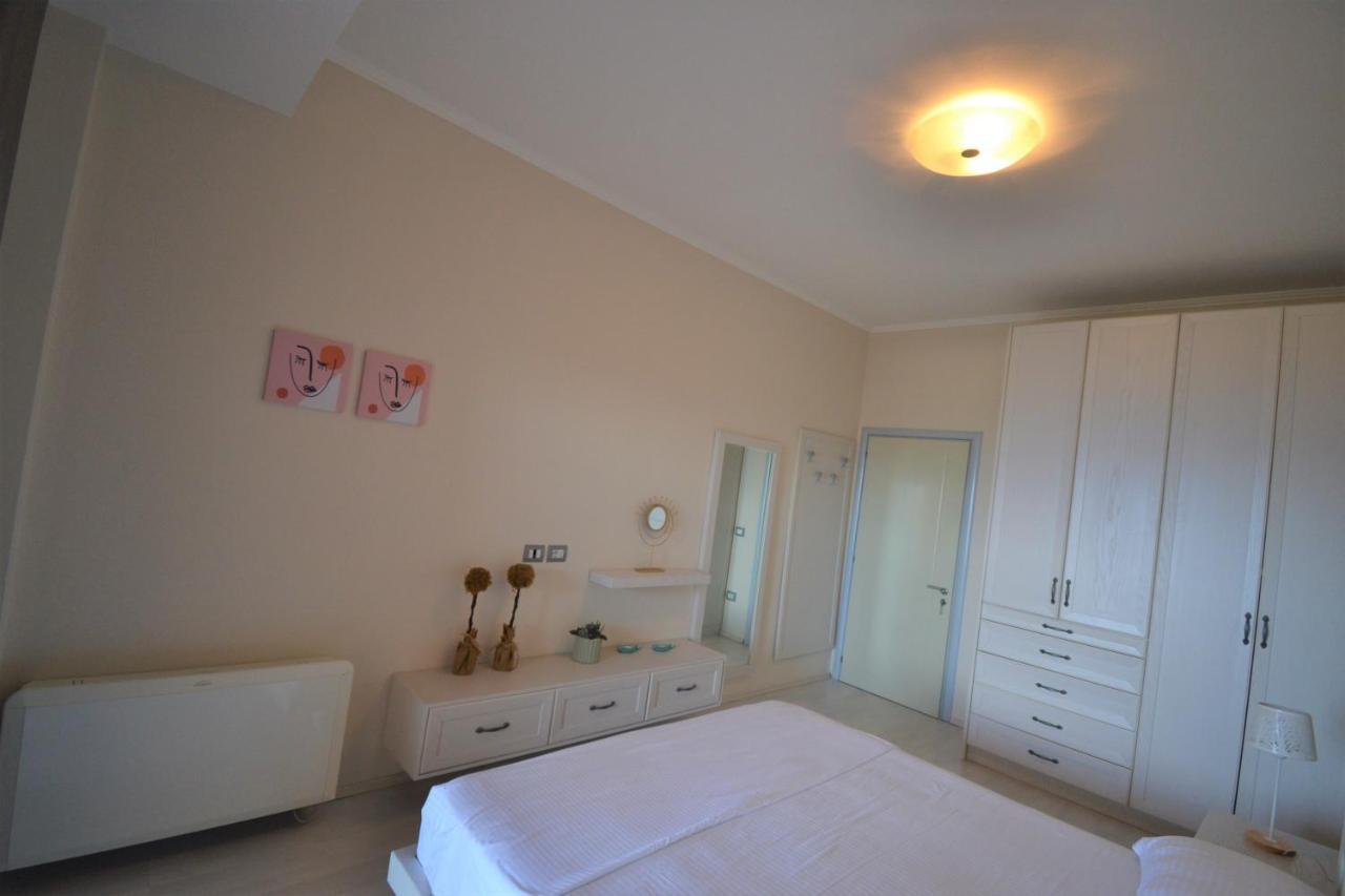 Luxury Penthouse B&E Lägenhet Sarandë Exteriör bild