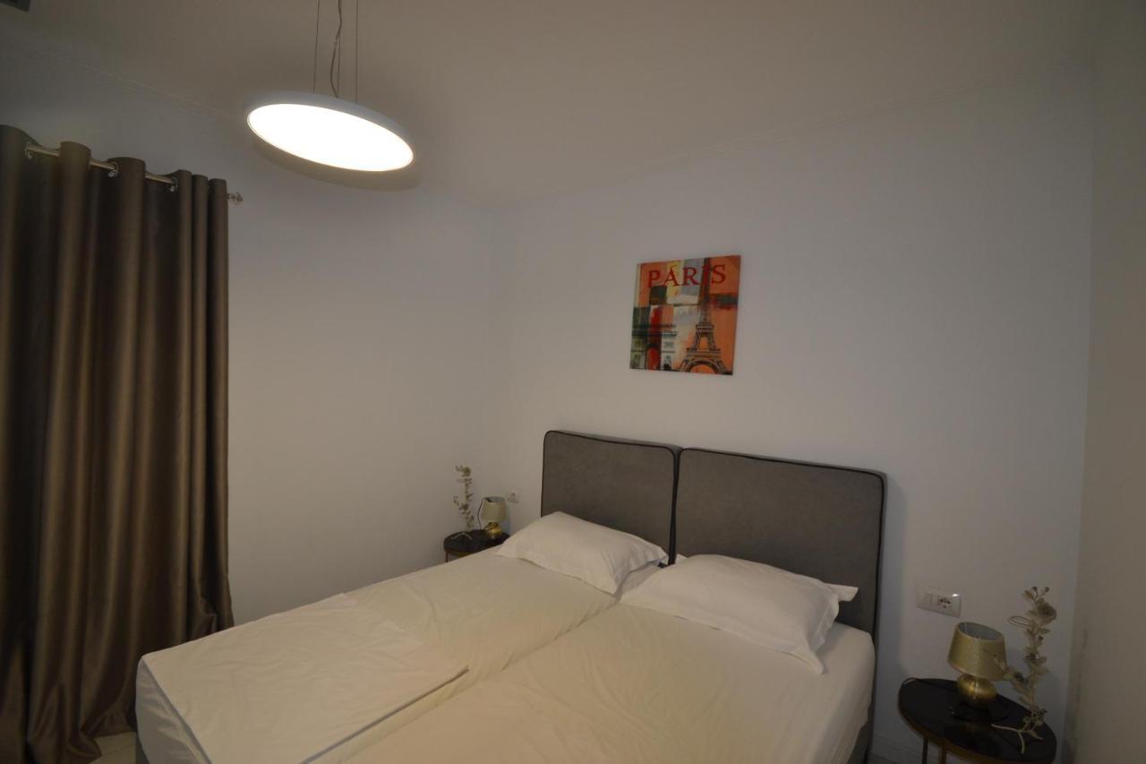 Luxury Penthouse B&E Lägenhet Sarandë Exteriör bild