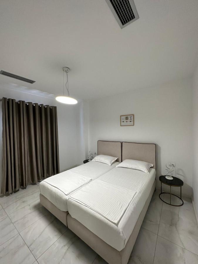Luxury Penthouse B&E Lägenhet Sarandë Exteriör bild