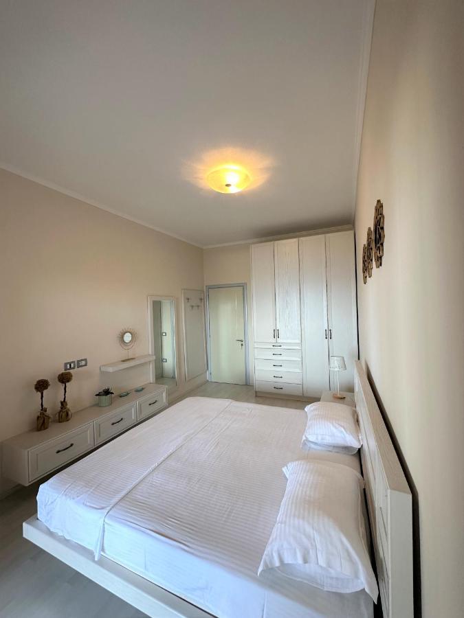 Luxury Penthouse B&E Lägenhet Sarandë Exteriör bild