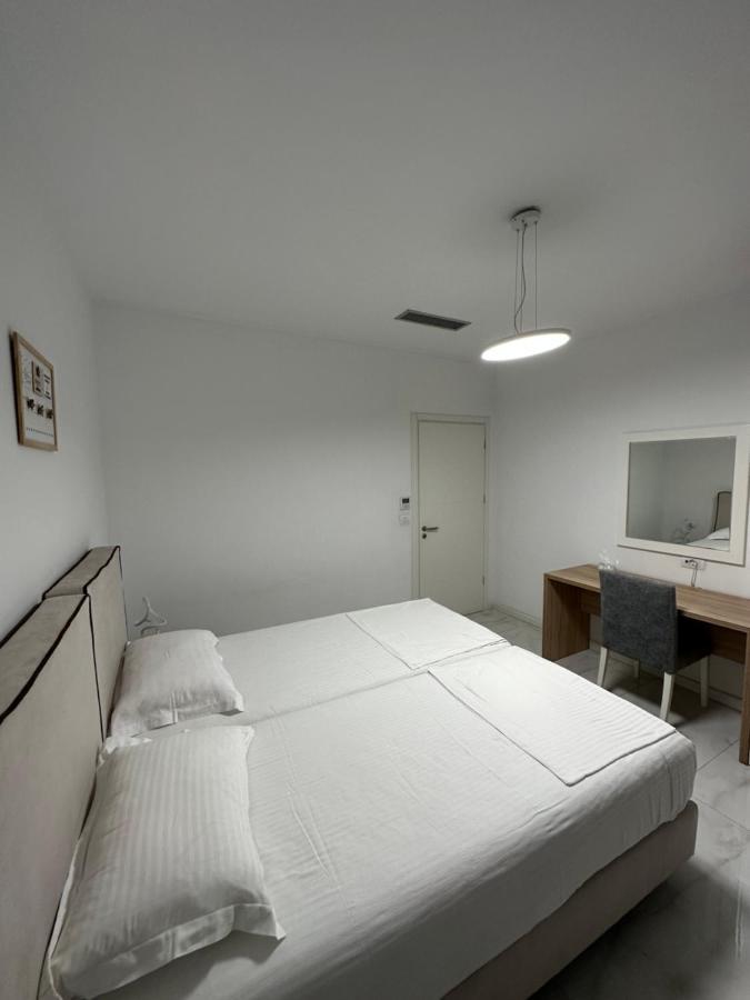 Luxury Penthouse B&E Lägenhet Sarandë Exteriör bild